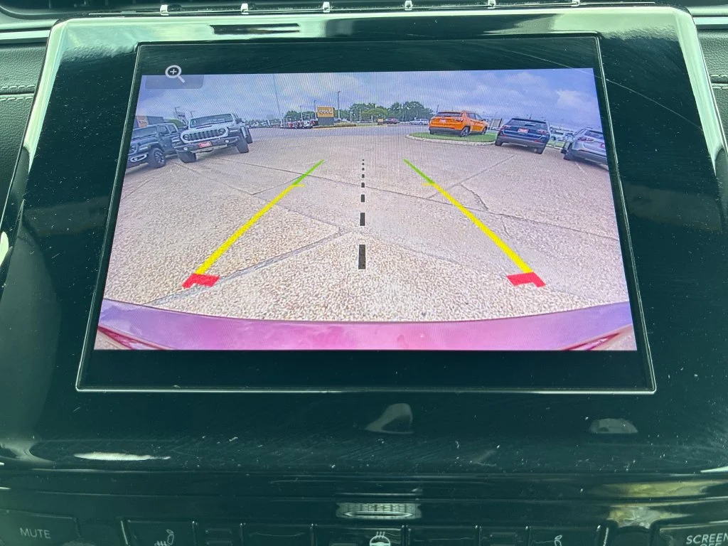 Used 2024 Red Jeep Altitude image 21