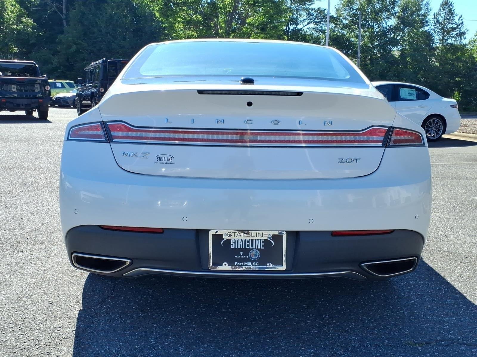 Used 2020 White Platinum Metallic Tri-Coat Lincoln Reserve image 16