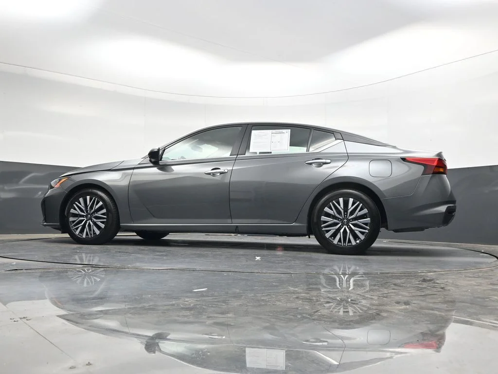 Used 2025 Gray Nissan 2.5 SV image 36