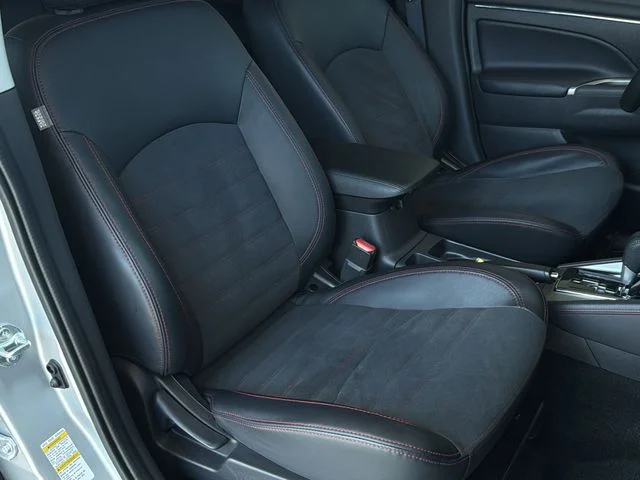 Used 2025 Gray Mitsubishi 2.0 SE image 33