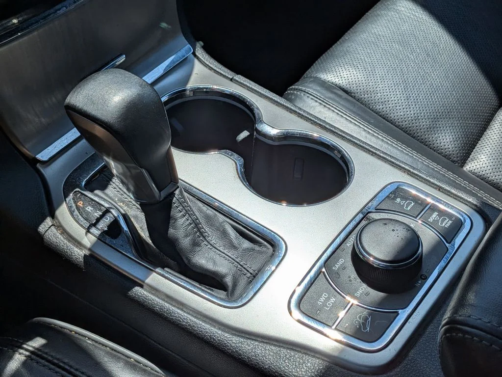 Used 2019 Blue Jeep Overland image 18