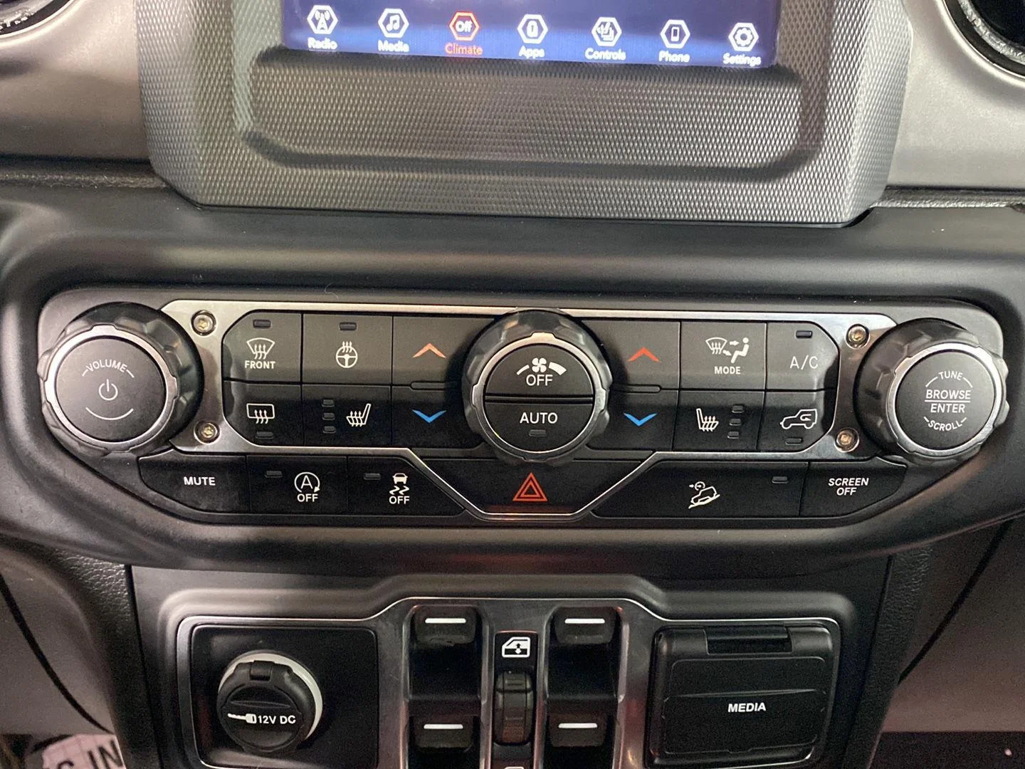 Used 2019 Bikini Pearlcoat Jeep Sport S image 11