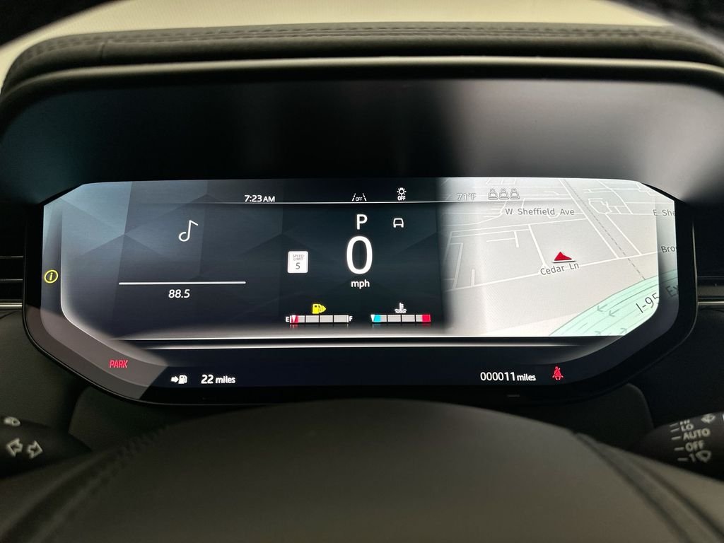 New 2026 Fuji White Land Rover SE image 23