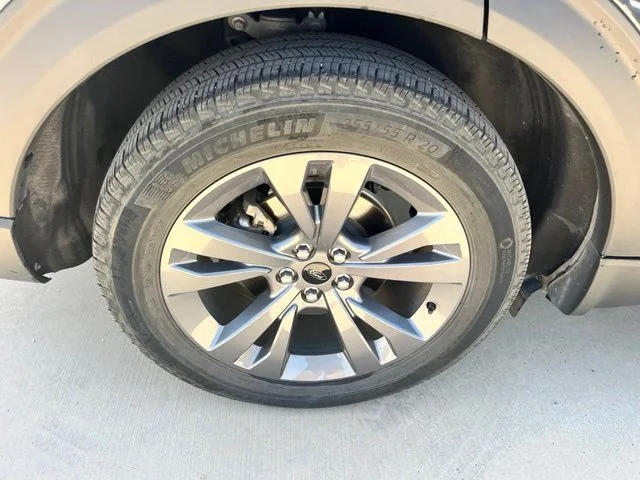 Used 2024 Blue Ford XLT image 8