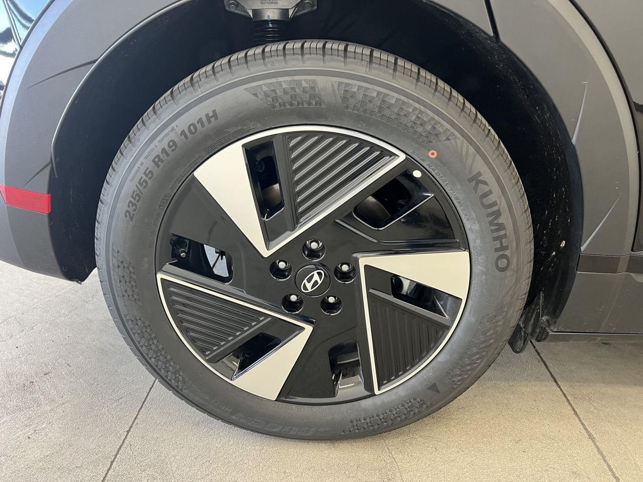 New 2026 Abyss Black Hyundai SE image 9