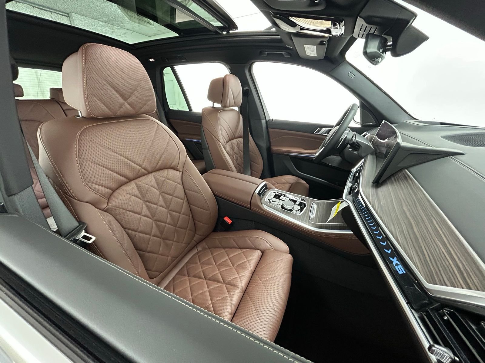 New 2026 Skyscraper Grey Metallic BMW xDrive50e image 43