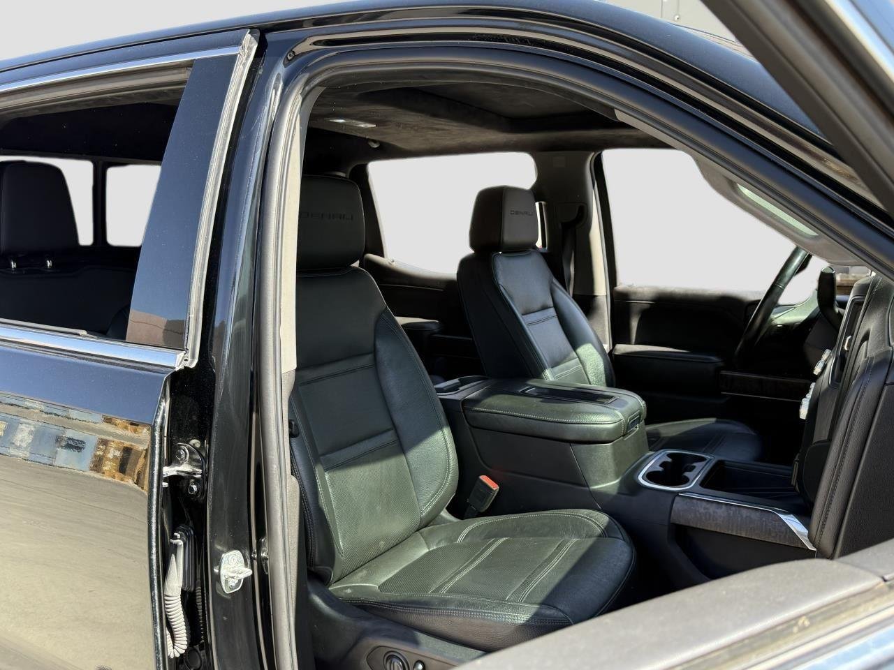 Used 2019 Onyx Black GMC Denali image 33