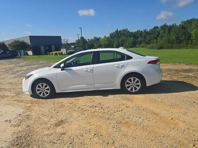Used 2025 White Toyota LE image 4