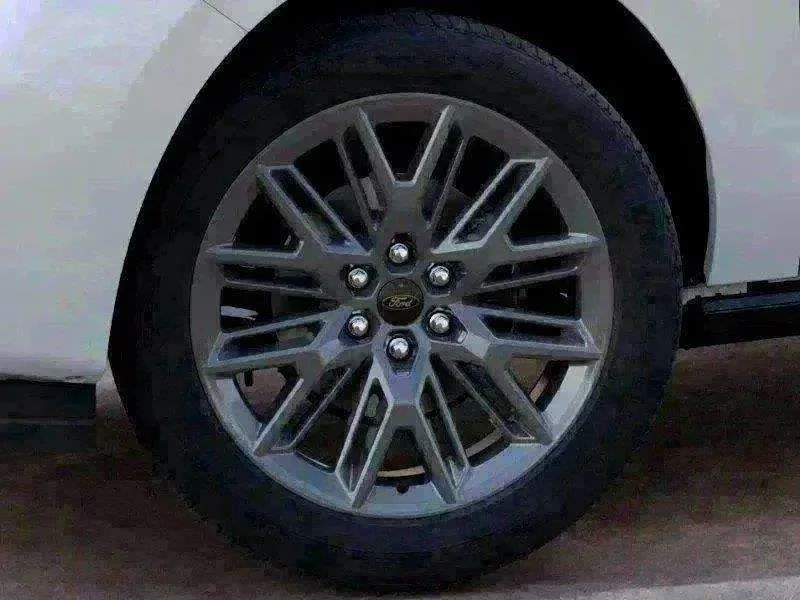 New 2027 Star White Ford Platinum image 19