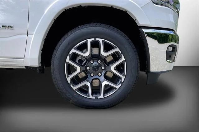 New 2026 Ivory White Tri-Coat Pearl-Coat Exterior Paint RAM LARAMIE image 32
