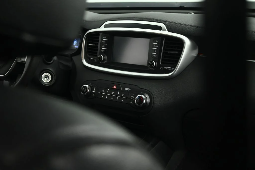 Used 2020 White Kia LX image 60