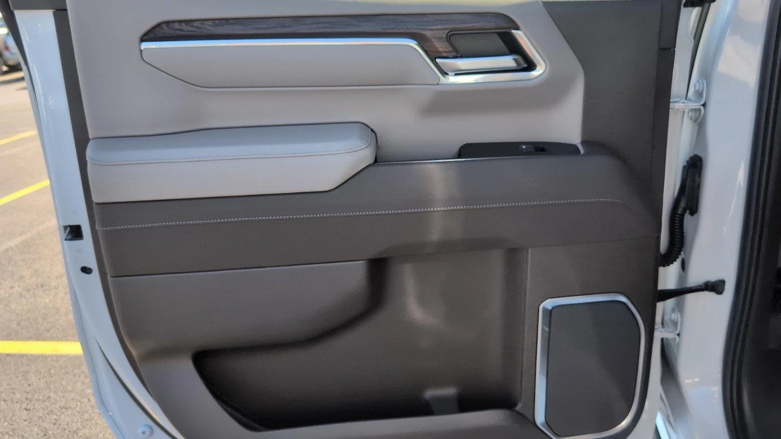 New 2026 Glacier White Tricoat GMC SLT image 38
