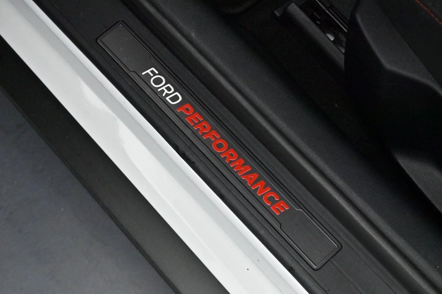 Used 2019 White Ford Shelby GT350 image 16