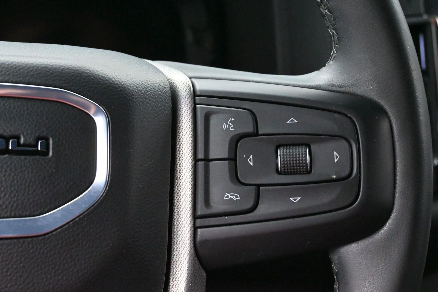 Used 2024 Onyx Black GMC Denali image 22