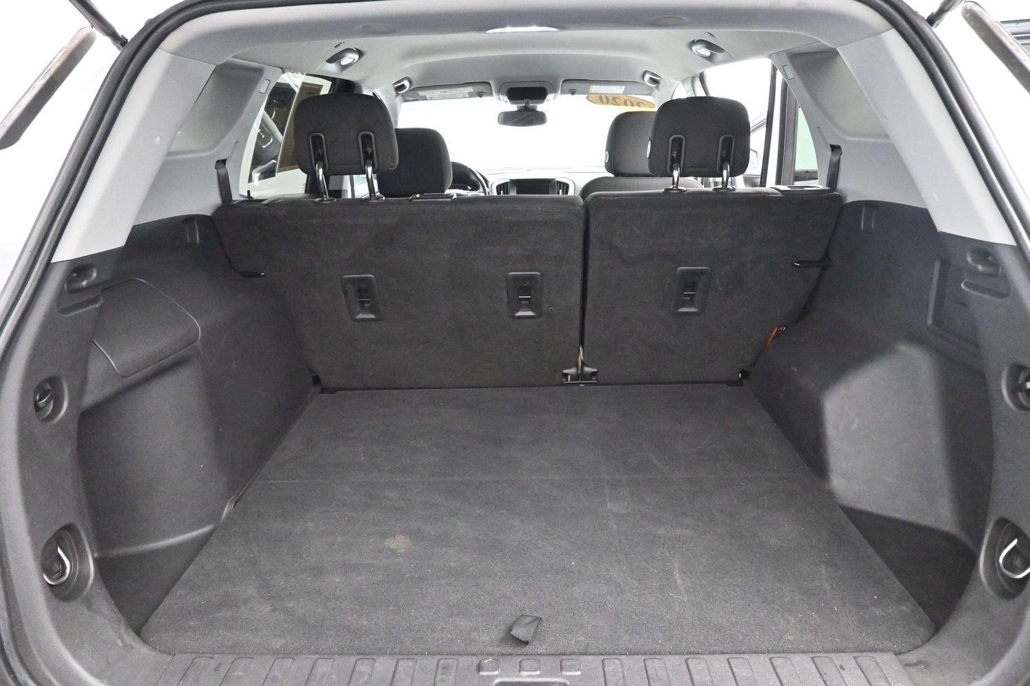 Used 2020 Summit White GMC SLE image 9
