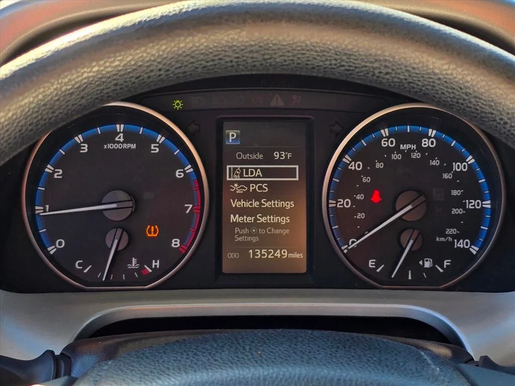 Used 2018 Silver Toyota LE image 4