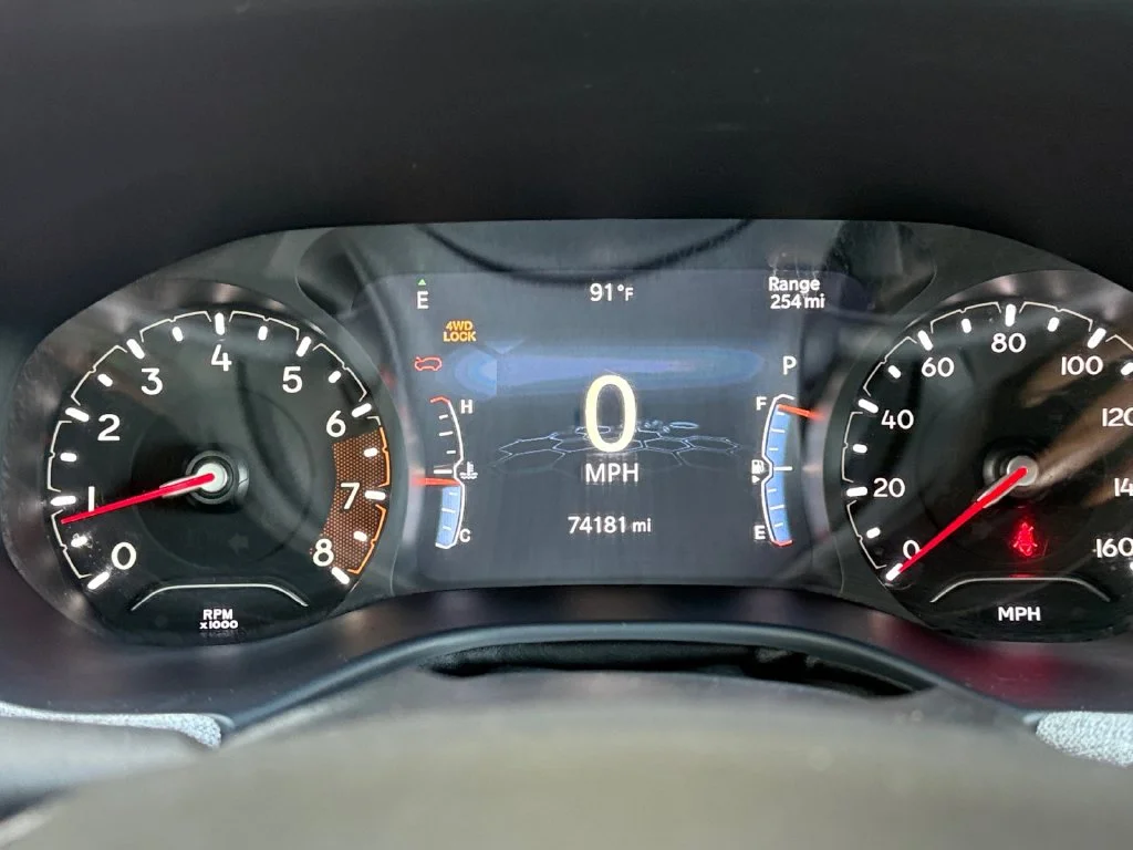 Used 2024 White Jeep Latitude image 14