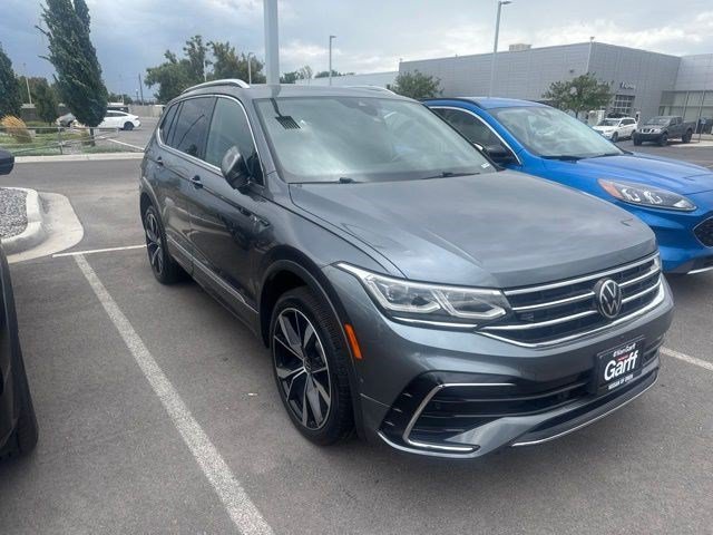 Used 2022 Gray Volkswagen SEL R-Line image 2