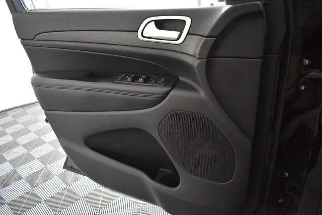 Used 2015 Black Jeep Altitude image 34