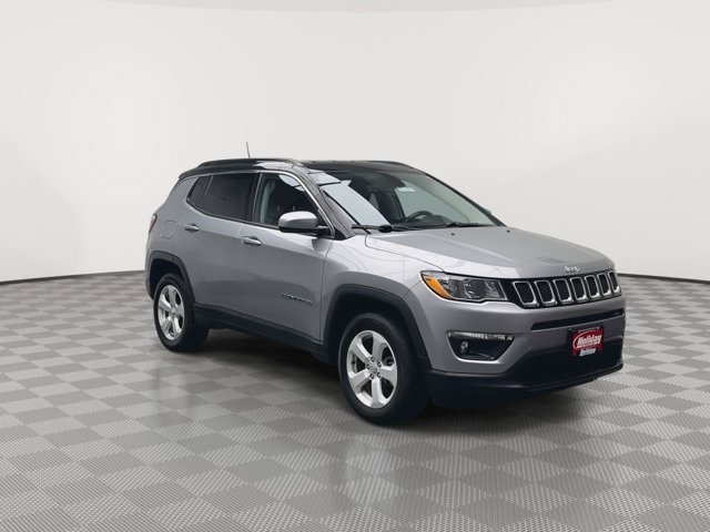 Used 2020 Billet Silver Metallic Clearcoat Jeep Latitude image 29