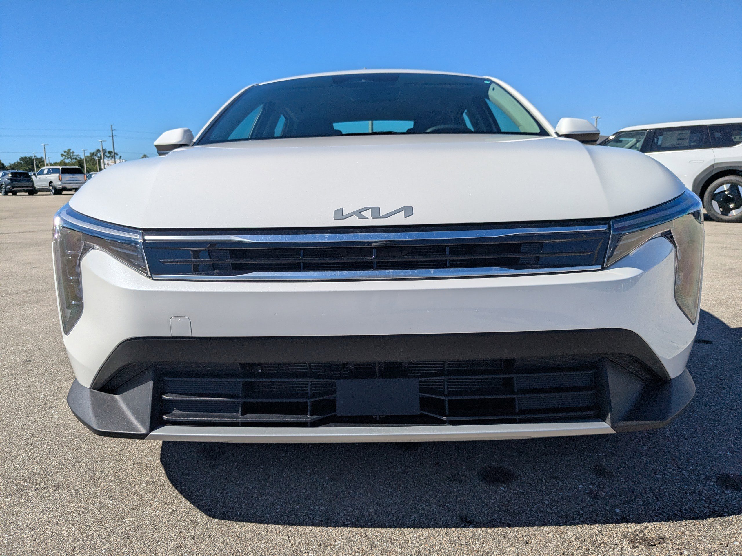 New 2025 Snow White Pearl Kia EX image 10