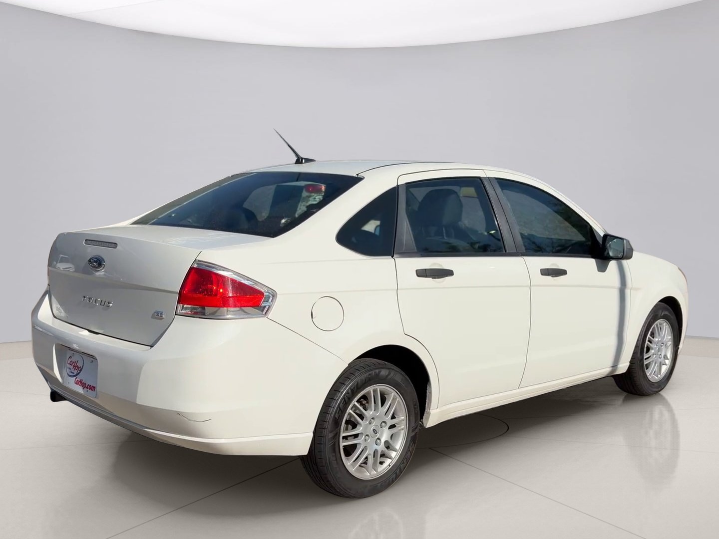 Used 2010 White Ford SE image 5