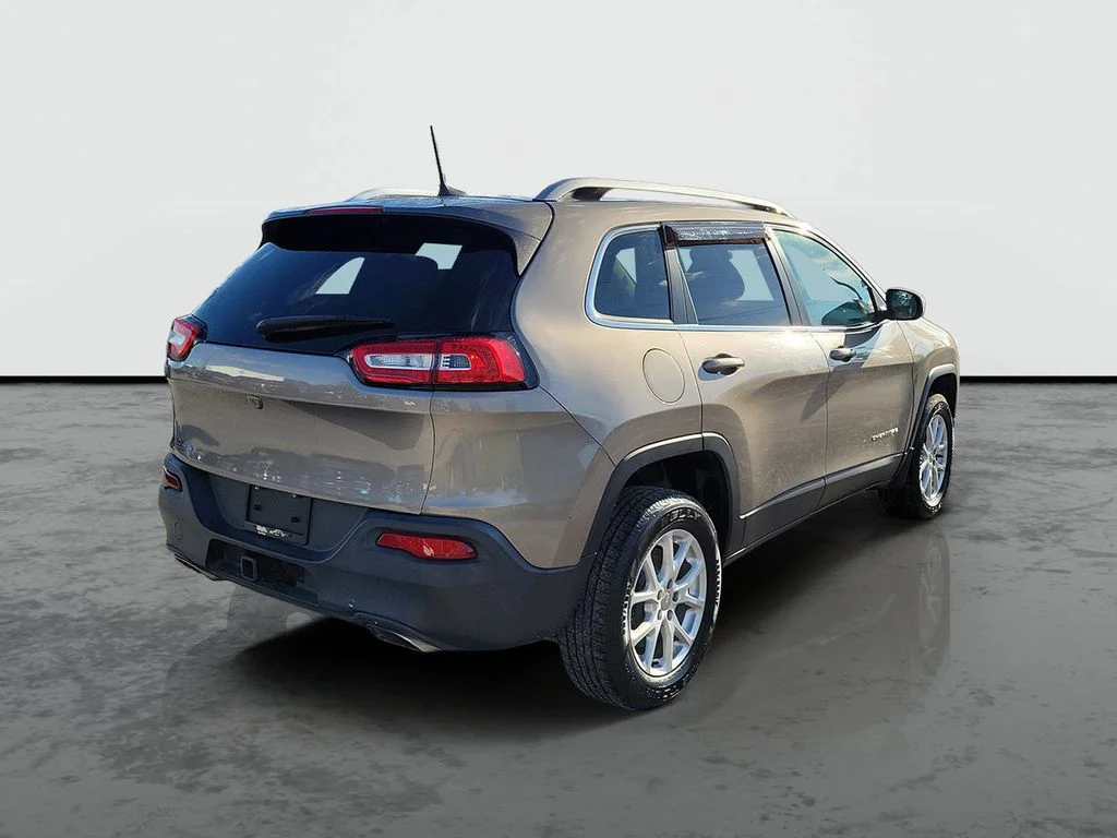 Used 2017 Jeep Cherokee Latitude with VIN 1C4PJMCS0HW588720 for sale in Live Oak, FL