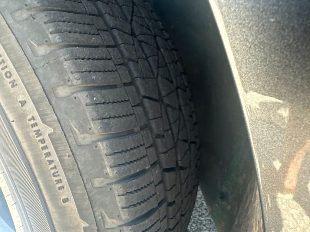 Used 2017 Gray Ford SEL image 10
