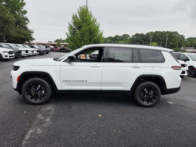 New 2026 Bright White Clear-Coat Exterior Paint Jeep Laredo image 4