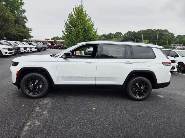 New 2026 Bright White Clear-Coat Exterior Paint Jeep Laredo image 4