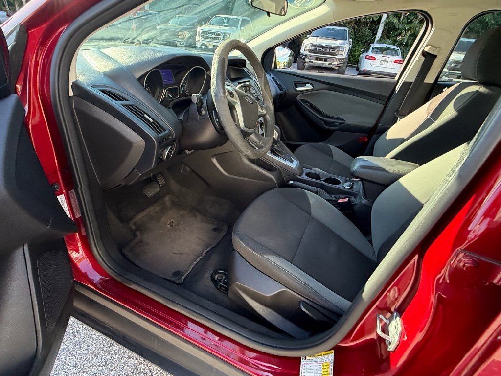 Used 2013 Red Ford SE image 11