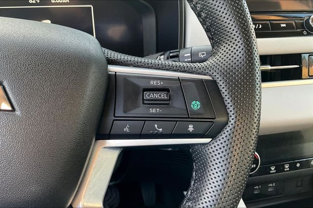 Used 2025  Mitsubishi SE image 14