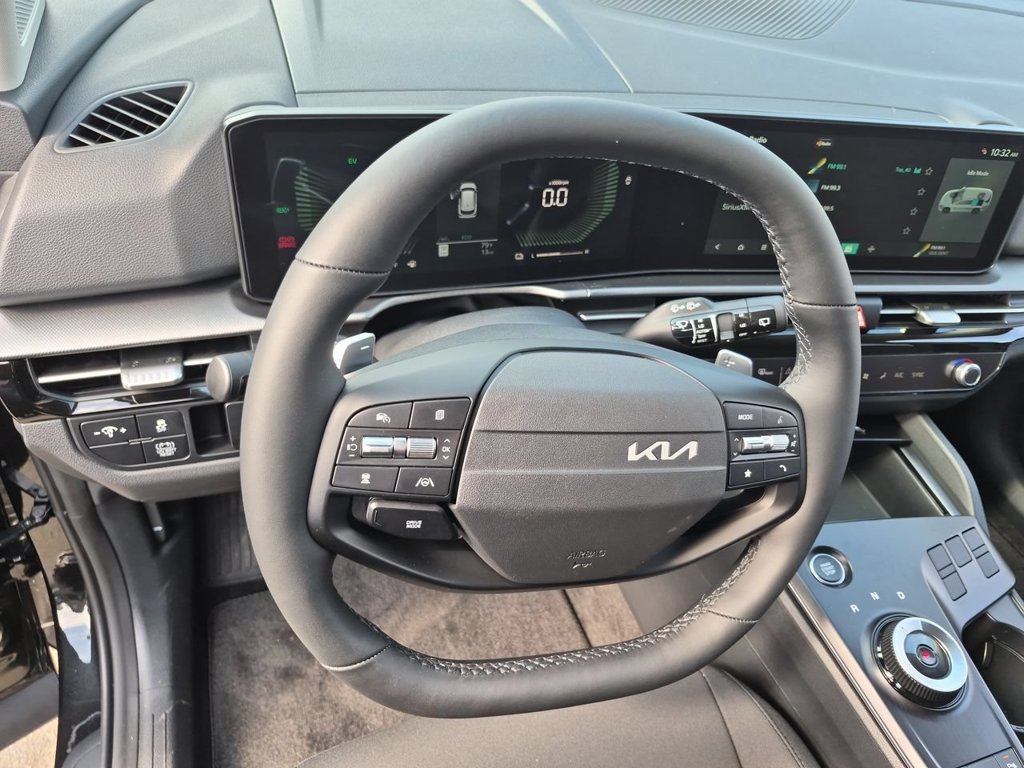 New 2027 Fusion Black Kia LX image 11