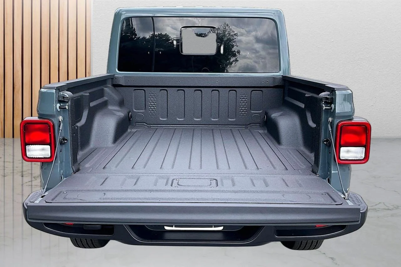 New 2026 Anvil Clear-Coat Exterior Paint Jeep Sahara image 21