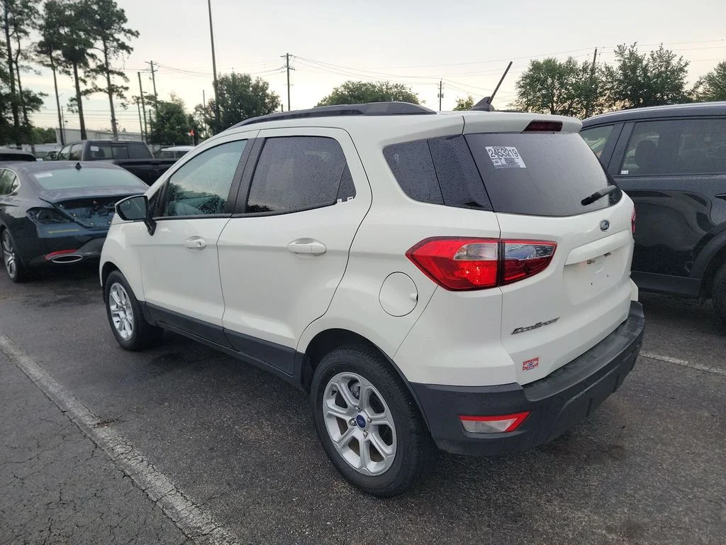 Used 2021 White Ford SE image 4