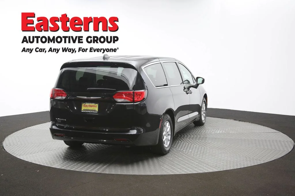 Used 2024 Black Chrysler LX image 40