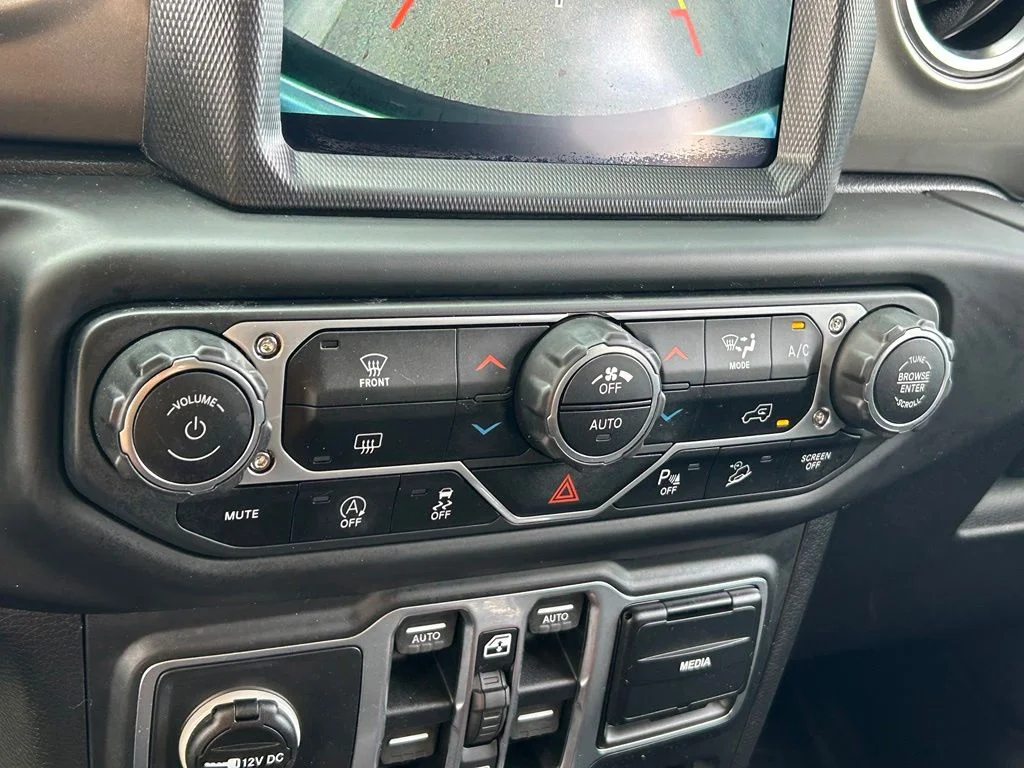Certified Used 2018 Black Jeep Unlimited Sahara image 28