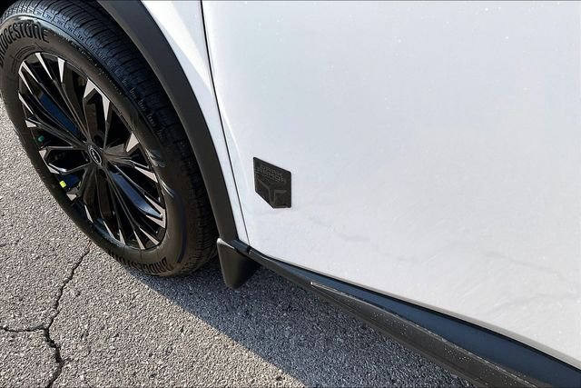 New 2026 Everest White Pearl TriCoat Nissan Dark Armor™ image 9