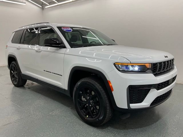 New 2026 Bright White Clear-Coat Exterior Paint Jeep Altitude image 8