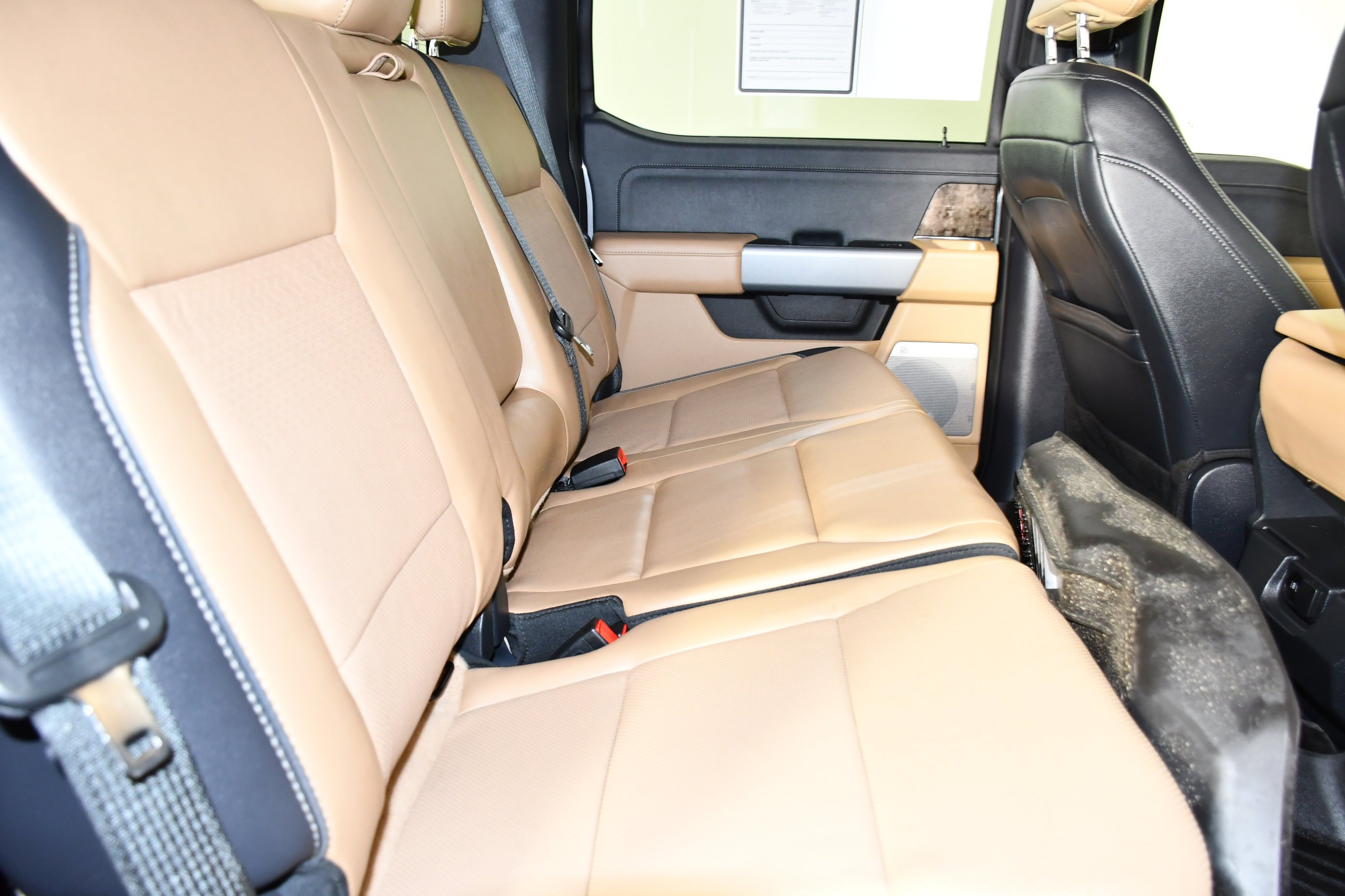 Used 2024 Gray Metallic Ford LARIAT image 53