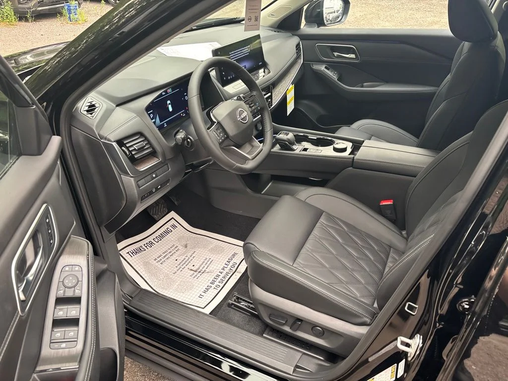 New 2026 Black Nissan Platinum image 9