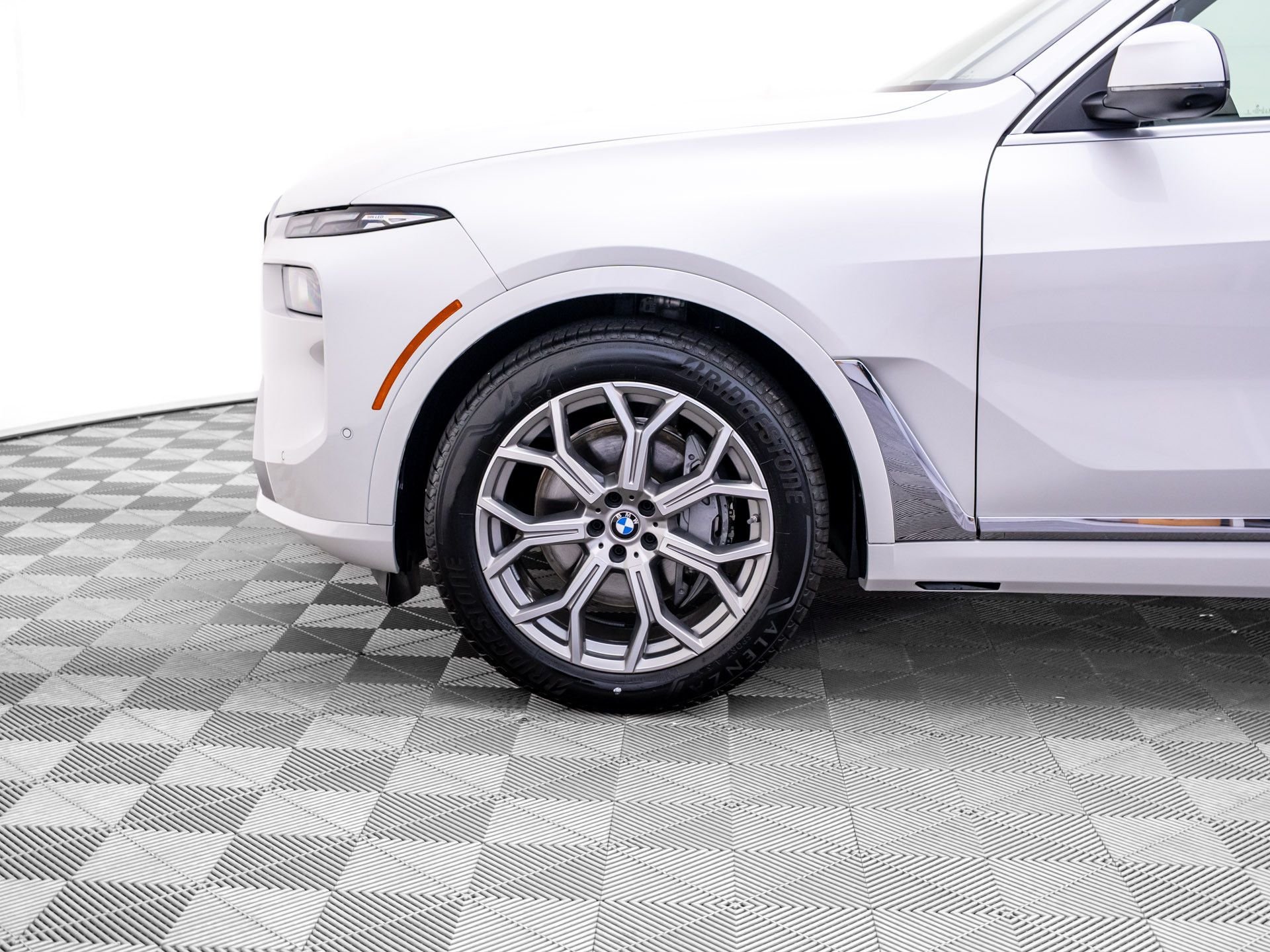 New 2026 Mineral White Metallic BMW xDrive40i image 38