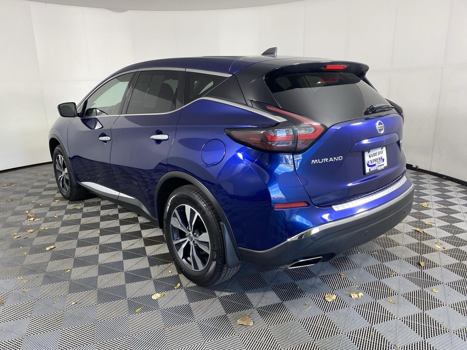 Used 2022 Deep Blue Pearl Nissan S image 5