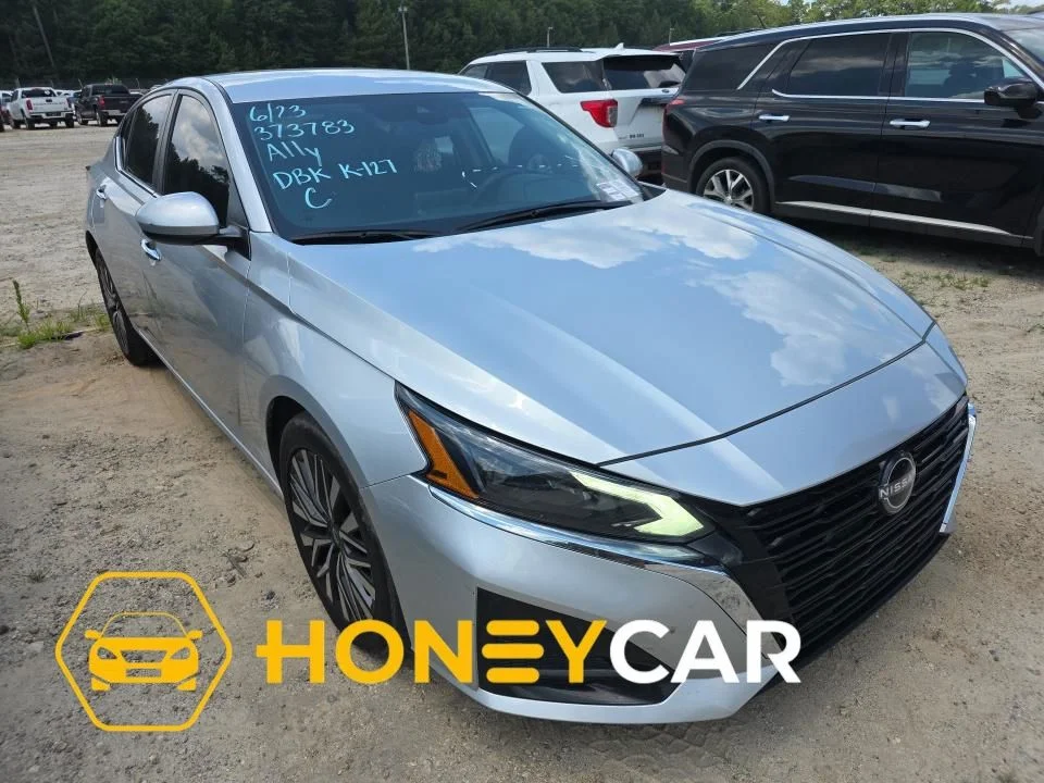 Certified Used 2023 Silver Nissan 2.5 SV image 1