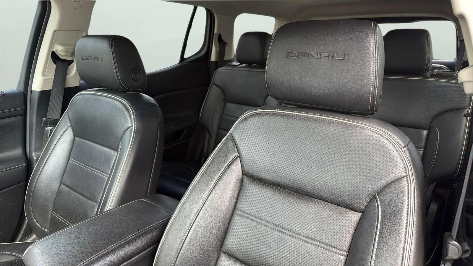 Used 2023 White GMC Denali image 10