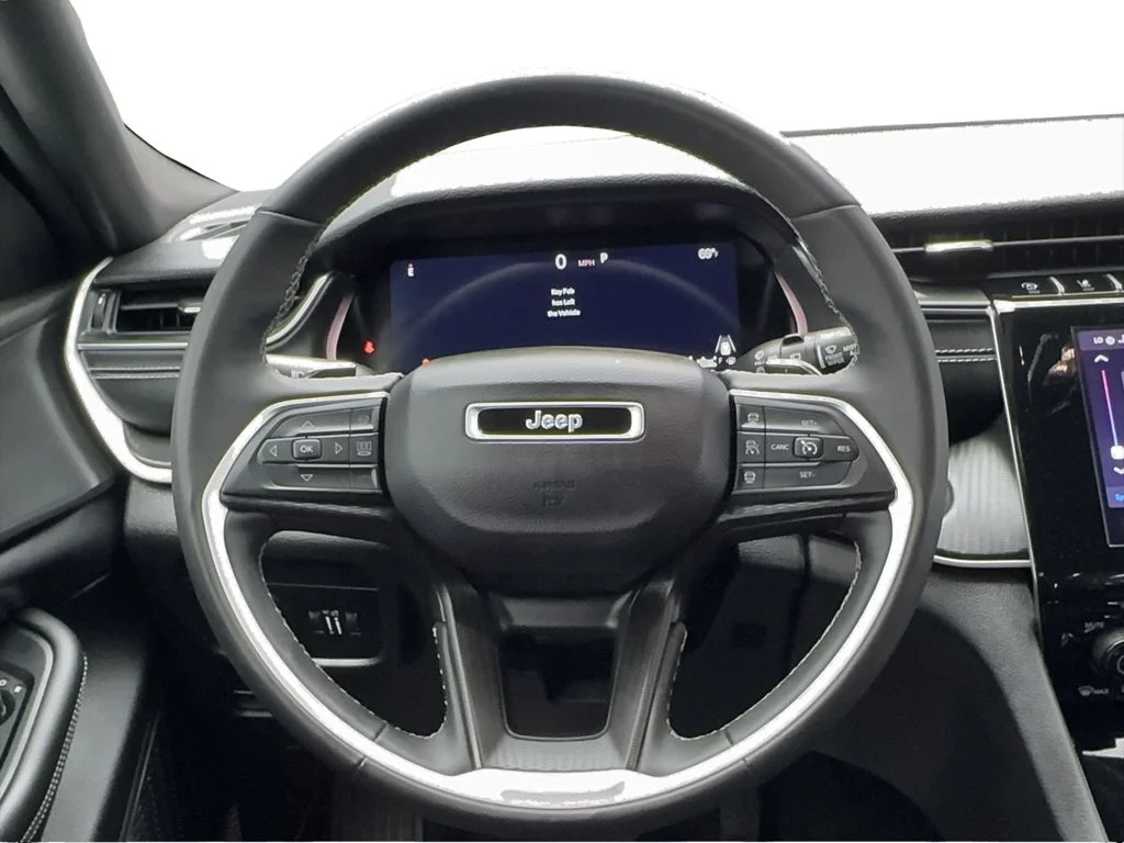 Used 2024 White/off-white Jeep Altitude image 35