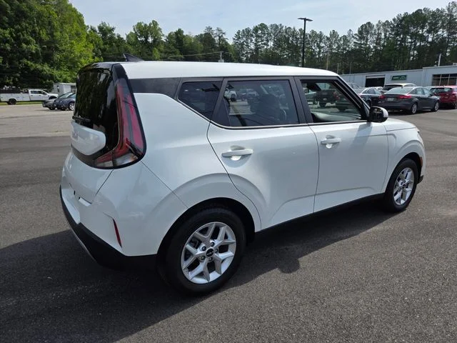 Used 2025 White Kia LX image 8
