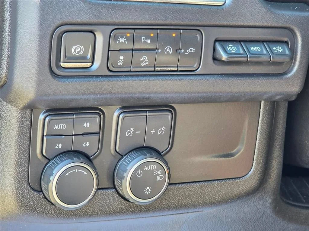 Used 2021 BLACK Chevrolet High Country image 9
