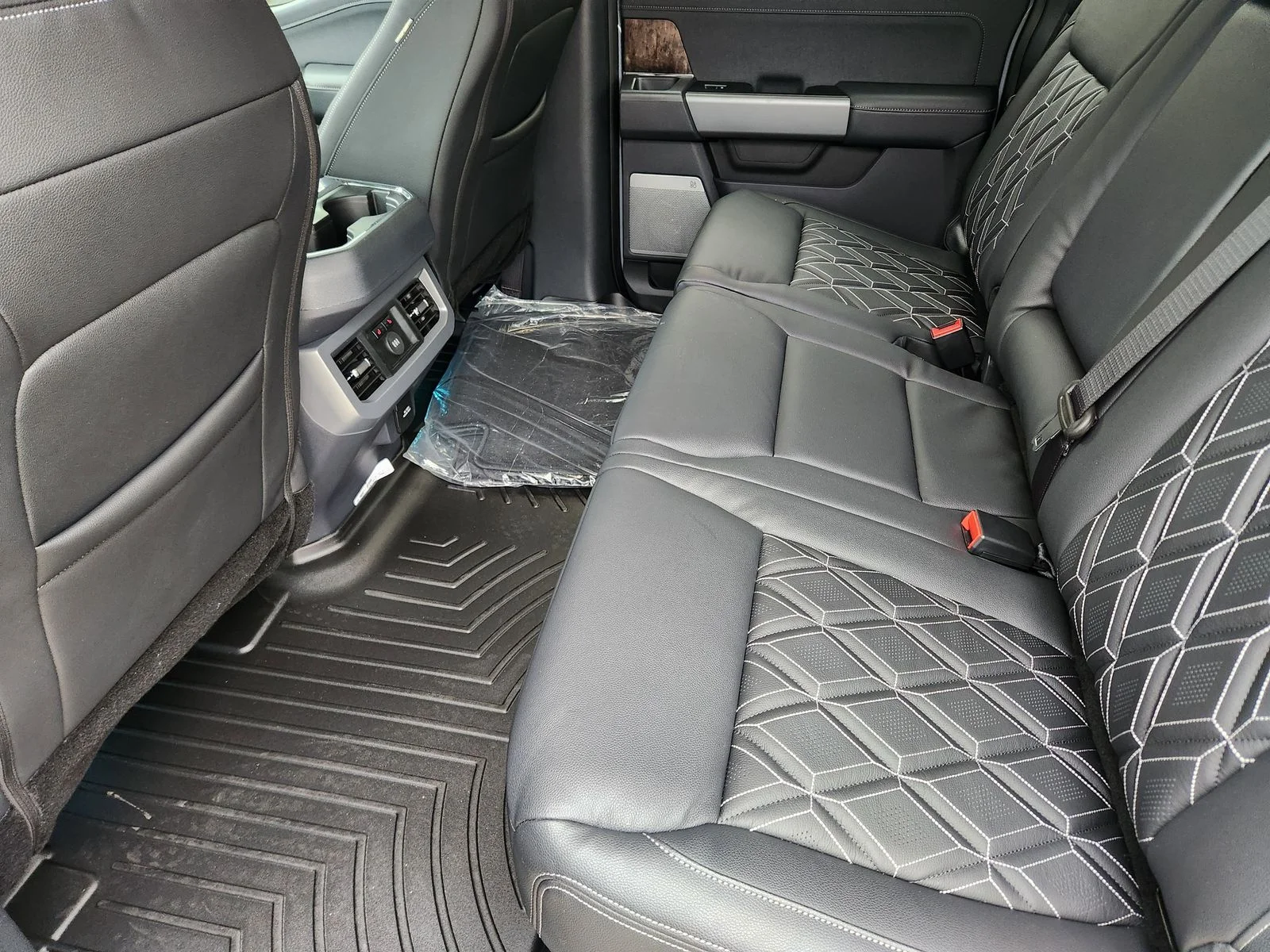 New 2026 Glacier Gray Metallic Tri-Coat Ford F-250® Lariat® image 21