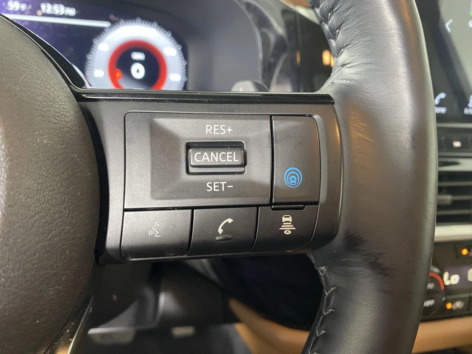 Used 2023 Brilliant Silver Metallic Nissan Platinum image 17